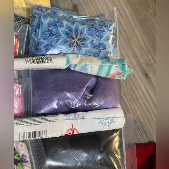 Bundle of Fabric Scraps - Picture 3 of 6